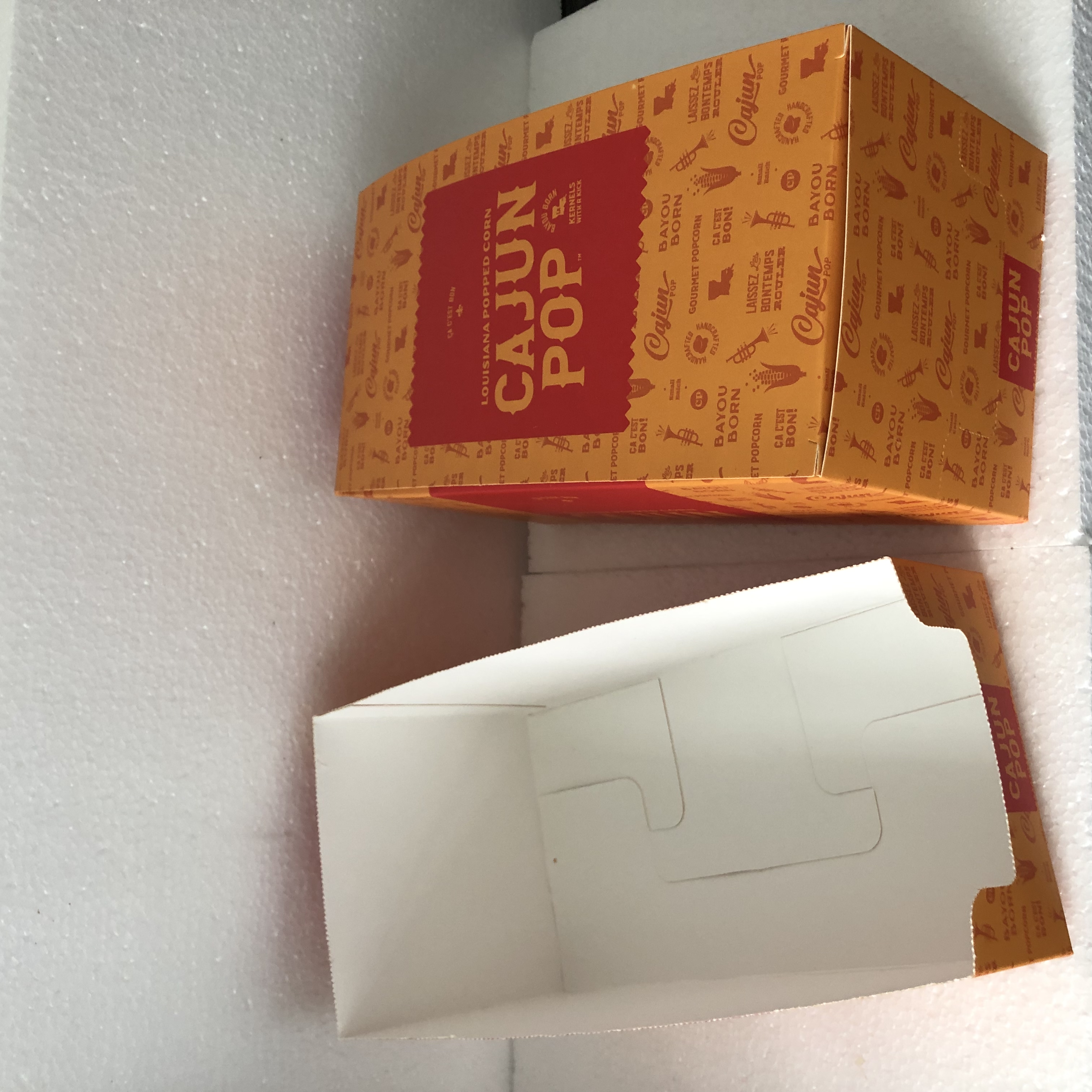¿A qué cuestiones deberían prestar atención las imprentas al pegar cajas de colores?
