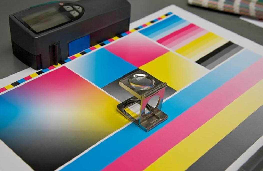 ¿Cuáles son las razones de la diferencia de color en la impresión de cajas de embalaje?